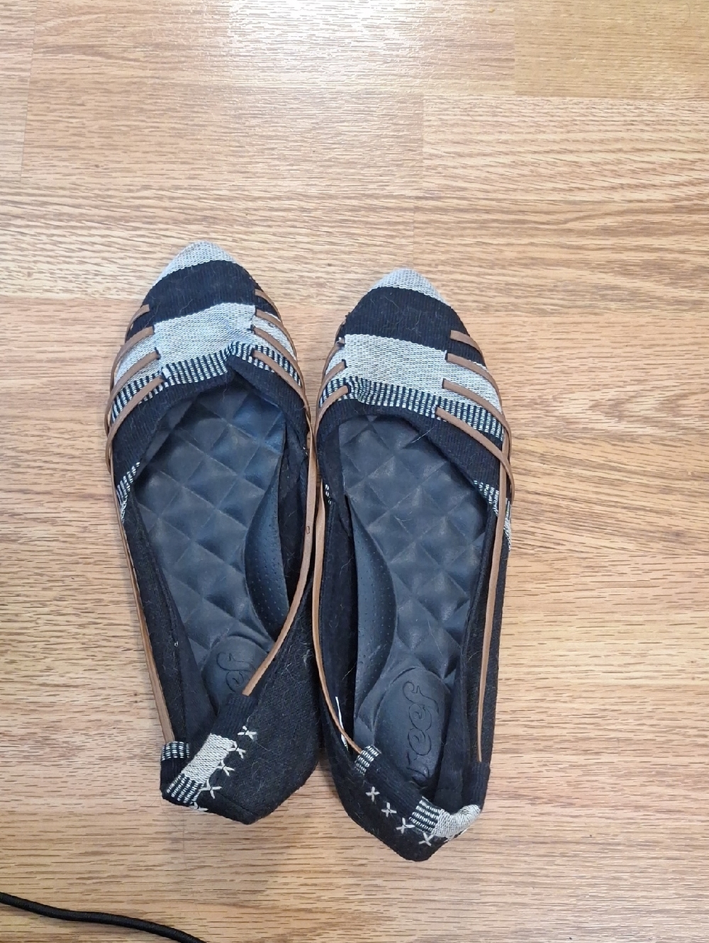 Reef pointed Toe Flats Size 9